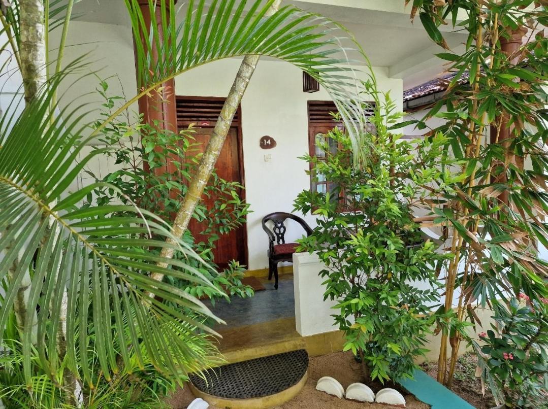 Panorama Beach Hotel Tangalle Buitenkant foto