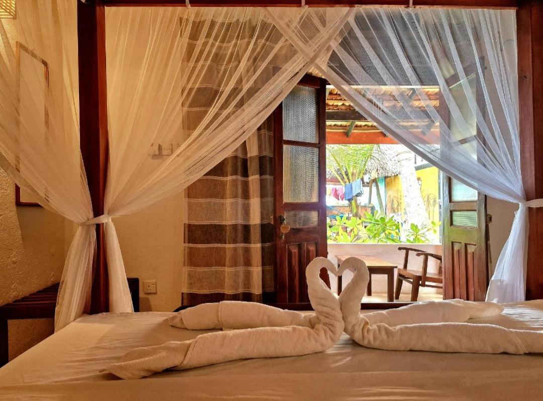Panorama Beach Hotel Tangalle Buitenkant foto