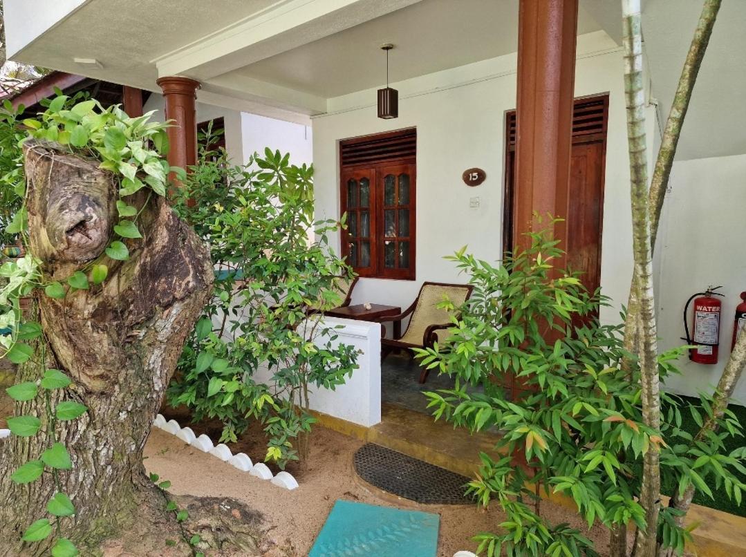 Panorama Beach Hotel Tangalle Buitenkant foto