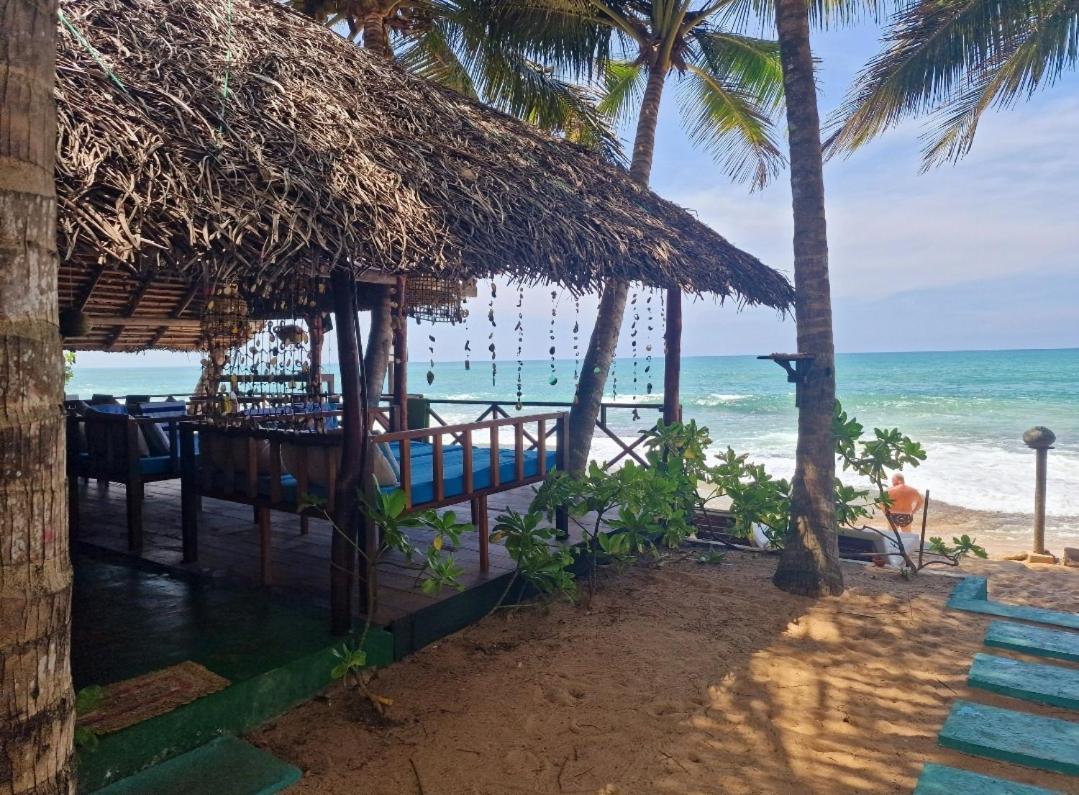 Panorama Beach Hotel Tangalle Buitenkant foto